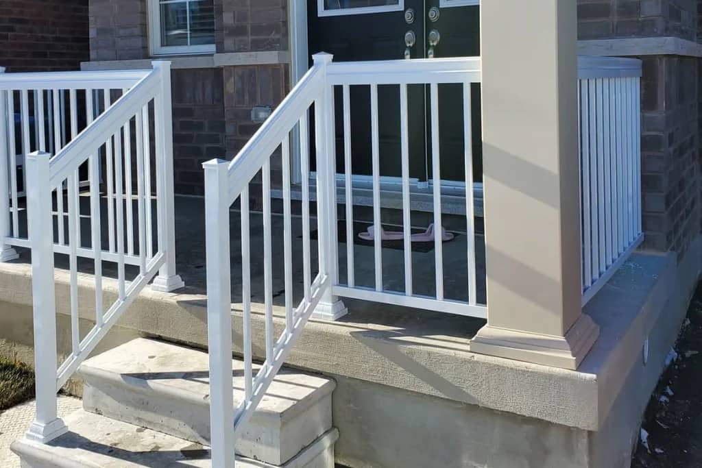 White aluminum picket railing
